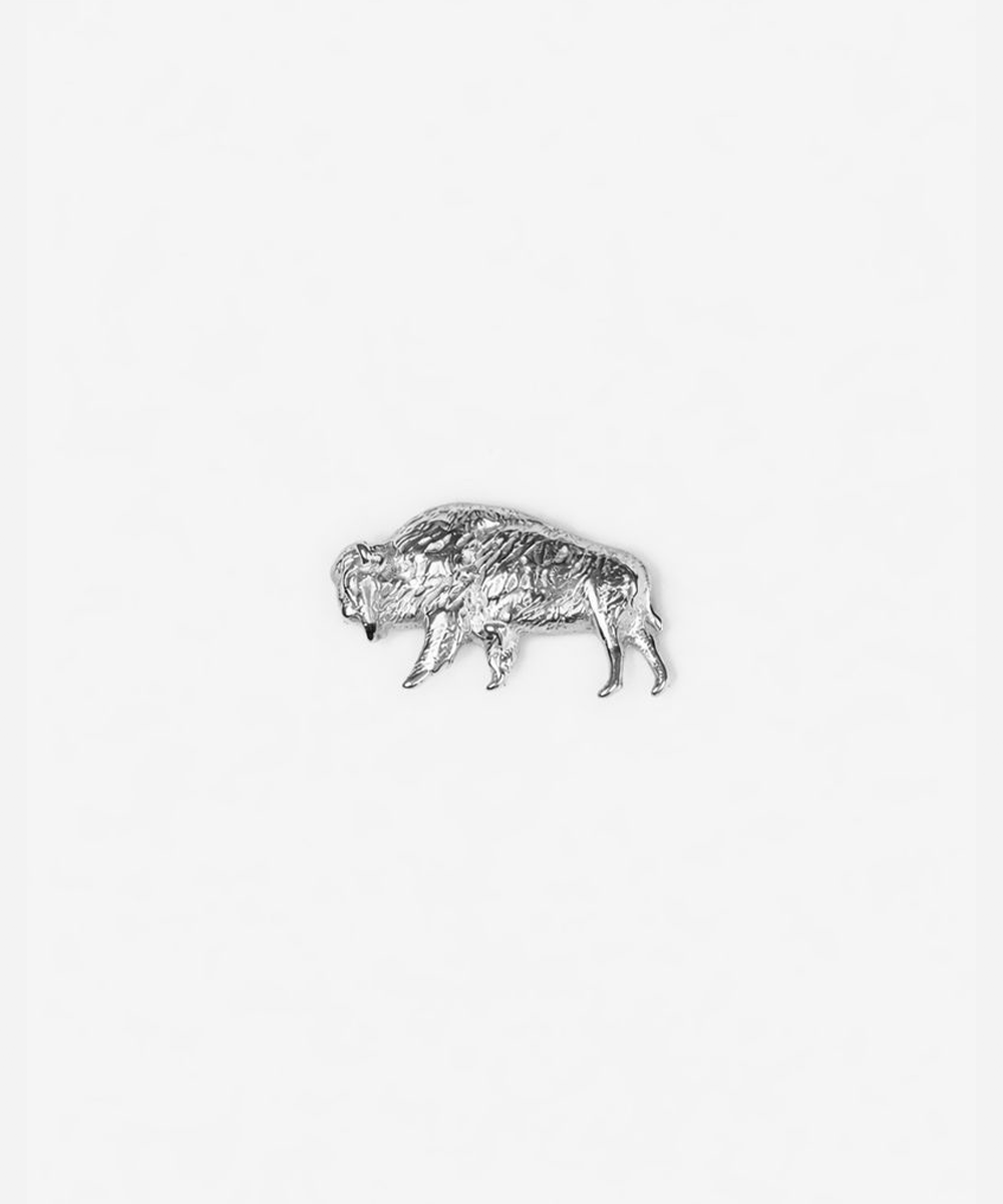 Silver bison hat pendant on a white background #color_silver