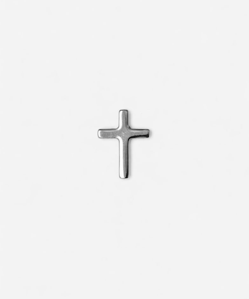 Silver cross-shaped hat pin on a white background #color_silver